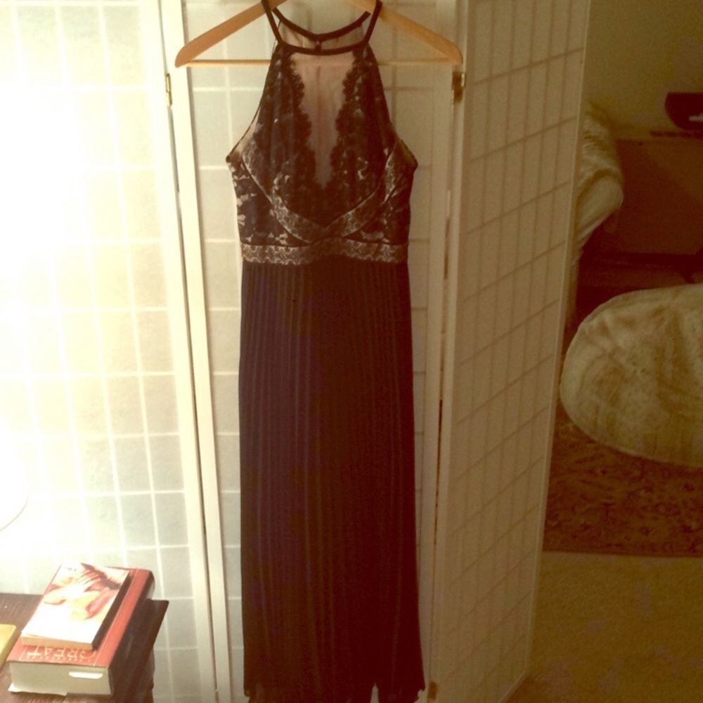 Dress - Picture 2 of 6